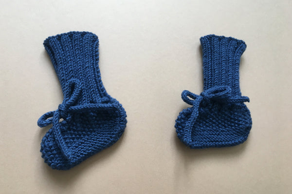 Unique Collection - Knit 11 - Booties in Dark Blue - 0/6m