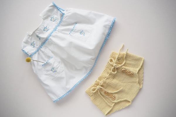 Blouse with blue embroidered flowers - 6m