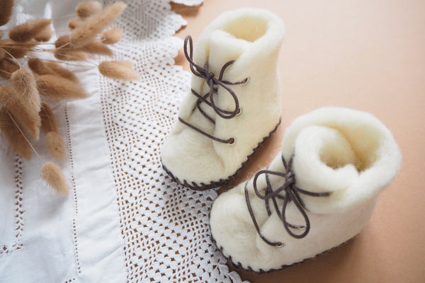 'Lotti' booties by the brand Filzling - White - size 6/12m - Last pair!