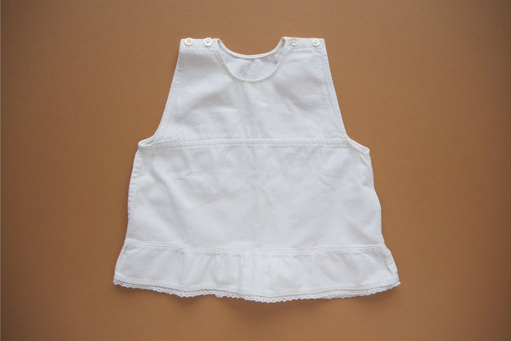 White cotton with a lace trim - 18m
