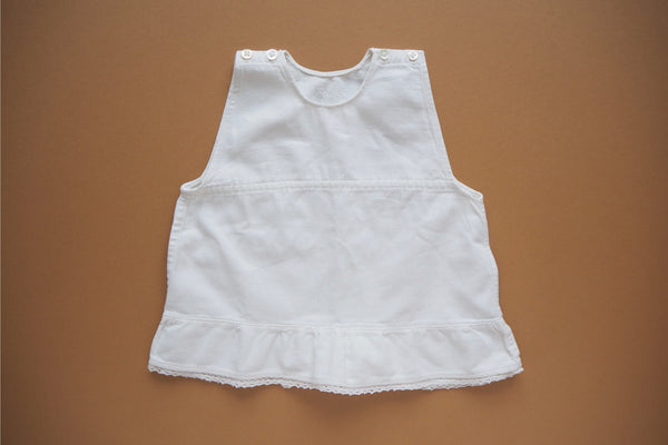 White cotton with a lace trim - 18m