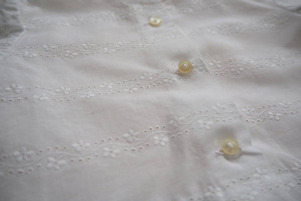 Light blouse with embroidery - 18m