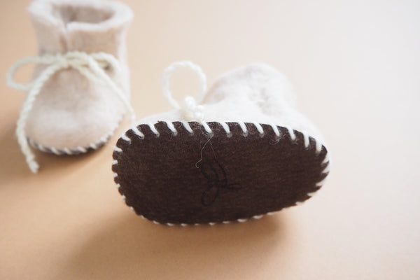 'Finnie' booties by the brand Filzling - Beige - 0-3m