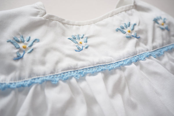 Blouse with blue embroidered flowers - 6m