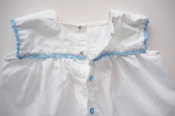 Blouse with blue embroidered flowers - 6m