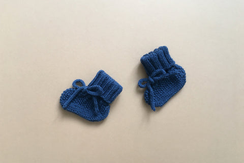 Unique Collection - Knit 11 - Booties in Dark Blue - 0/6m