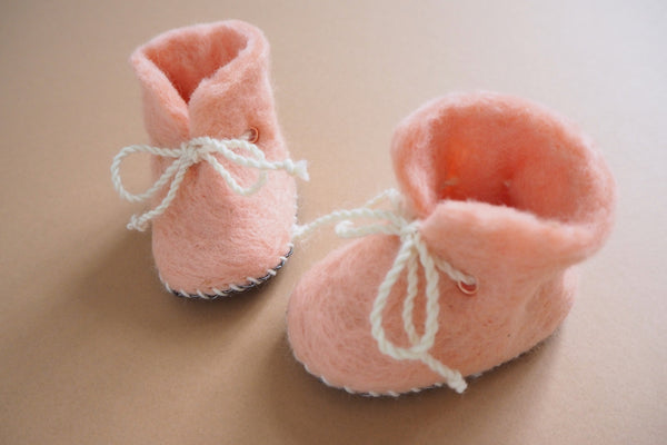 'Finnie' booties by the brand Filzling - Bubblegum - 0-3m