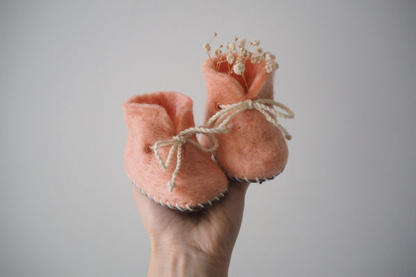 'Finnie' booties by the brand Filzling - Bubblegum - 0-3m