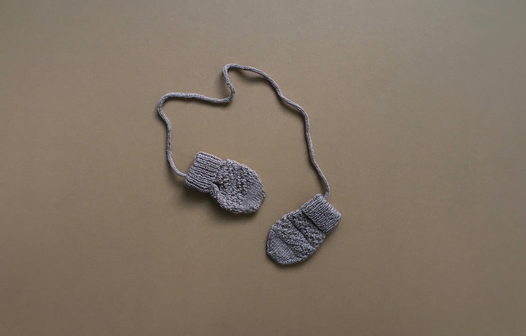 Unique Collection - Knit 9 - Mittens in Beige Rosé - 2y
