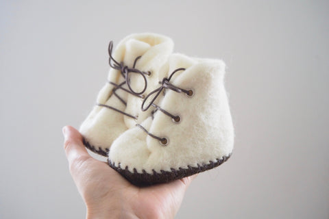 'Lotti' booties by the brand Filzling - White - size 6/12m - Last pair!