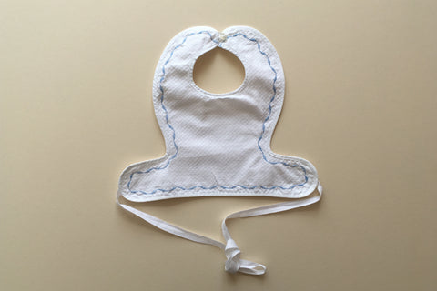 Lovely white and blue bib - 0/6m