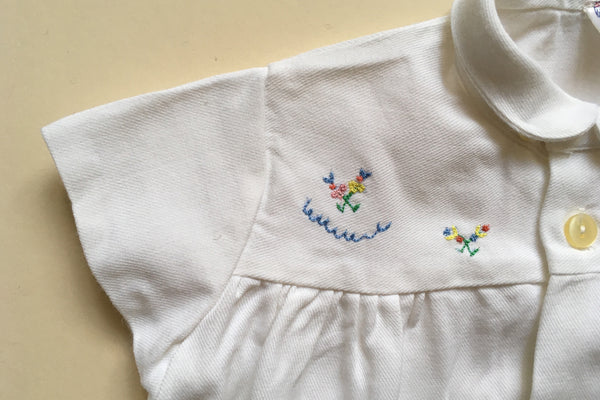 White blouse with Hand-embroidery - 18m