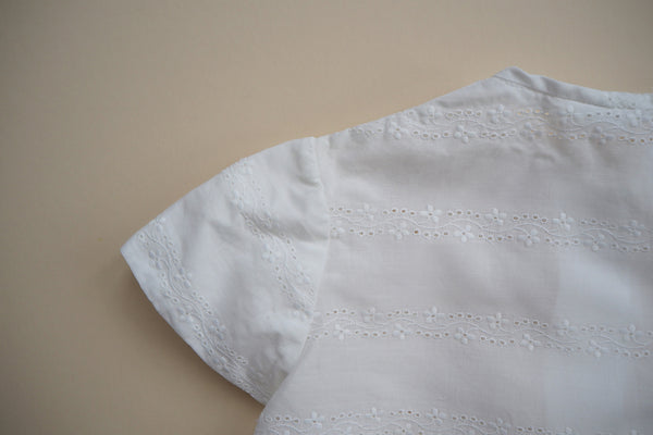 Light blouse with embroidery - 18m